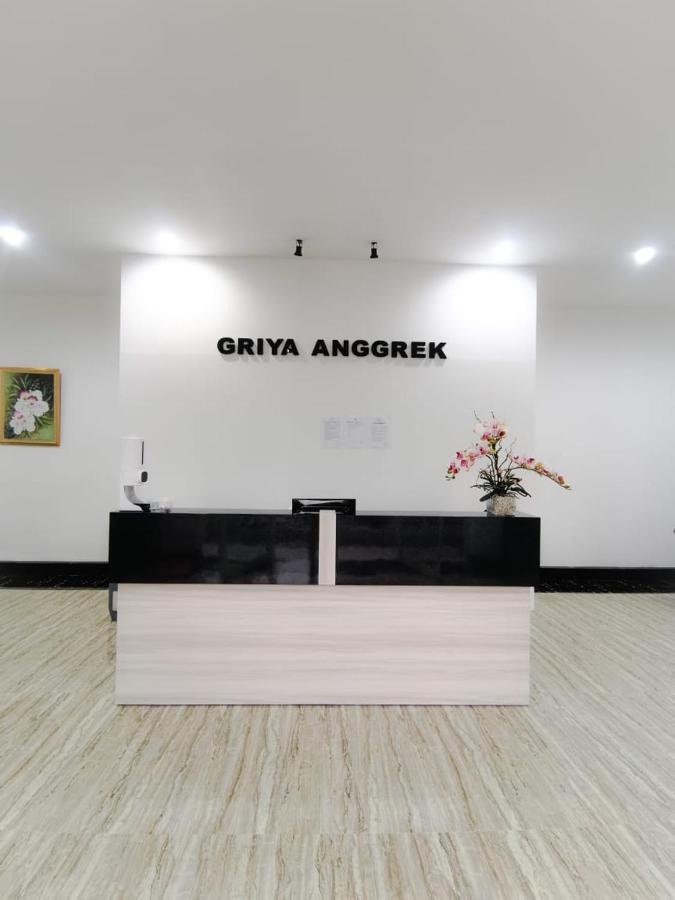 Griya Anggrek Hotel Trenggalek Exterior photo